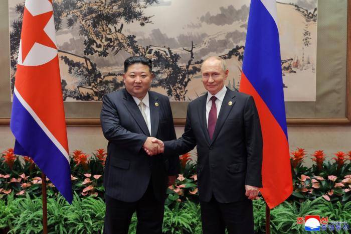 金正恩普京北京会晤细节披露<strong></p>
<p>e网</strong>，金正恩：将一如既往支持俄军