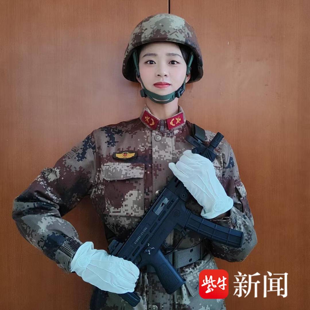 今天<strong></p>
<p>e网</strong>，来自南京湖南路女子民兵连的她们在天安门广场接受检阅