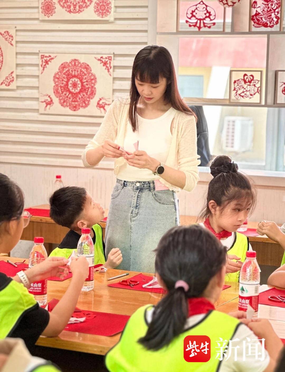 今天<strong></p>
<p>e网</strong>，来自南京湖南路女子民兵连的她们在天安门广场接受检阅