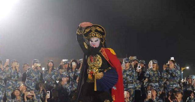 兰州大学军训期间大一女生表演川剧吐火<strong></p>
<p>虚拟币币种分析网站</strong>，校方：学生来自东北，因个人爱好自学