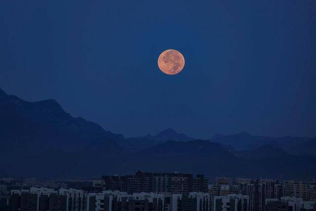 刷屏朋友圈<strong></p>
<p>虚拟币币种分析网站</strong>！“红月亮”高清大图来了