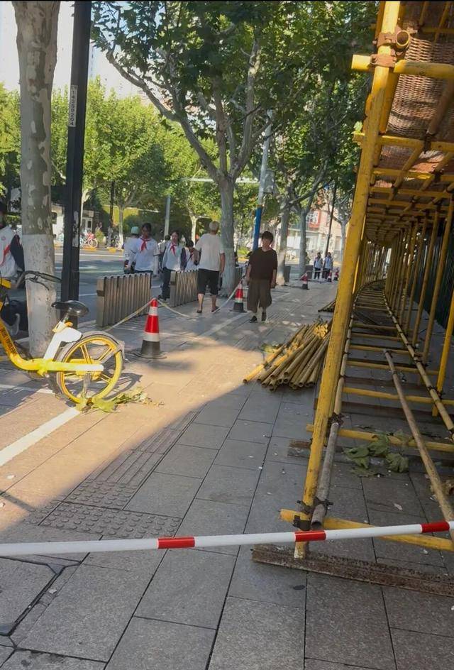 事发上海校门口！学生上学像闯关：夹缝中慢慢腾挪<strong></p>
<p>欧易怎么收购虚拟币</strong>，与非机动车迎面对冲…家长担忧：何时是头