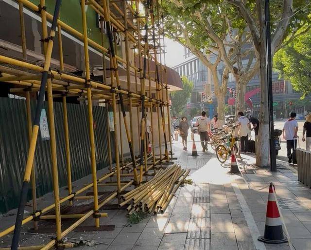 事发上海校门口！学生上学像闯关：夹缝中慢慢腾挪<strong></p>
<p>欧易怎么收购虚拟币</strong>，与非机动车迎面对冲…家长担忧：何时是头