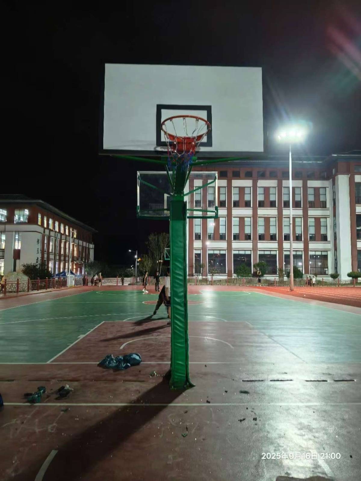 郑州178厘米大学生扣碎篮板<strong></p>
<p>淘汰虚拟币挖矿活动</strong>,校方:说明弹跳力好!学校出资购买新篮板,已安装好