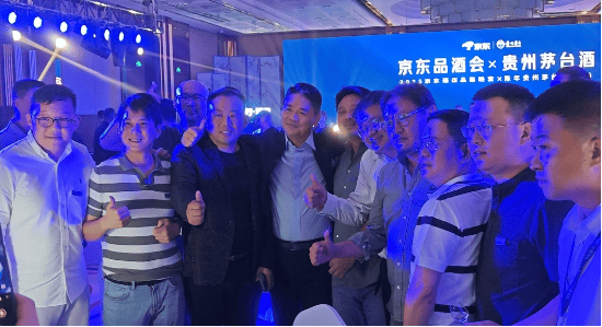 刚刚<strong></p>
<p>淘汰虚拟币挖矿活动</strong>，刘强东敬了15桌酒：喊话王兴，透露酒旅新动向