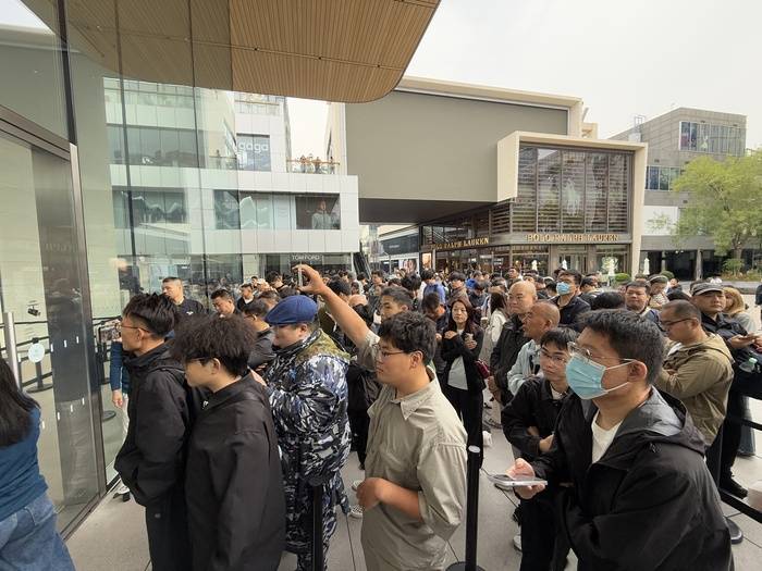 iPhone 17正式开售<strong></p>
<p>虚拟币提款到银行卡要多久</strong>，橙色Pro Max黄牛最高加价1500元