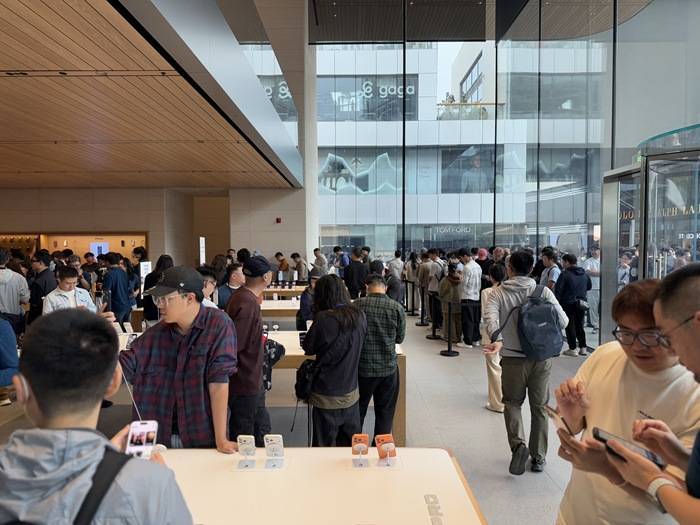 iPhone 17正式开售<strong></p>
<p>虚拟币提款到银行卡要多久</strong>，橙色Pro Max黄牛最高加价1500元