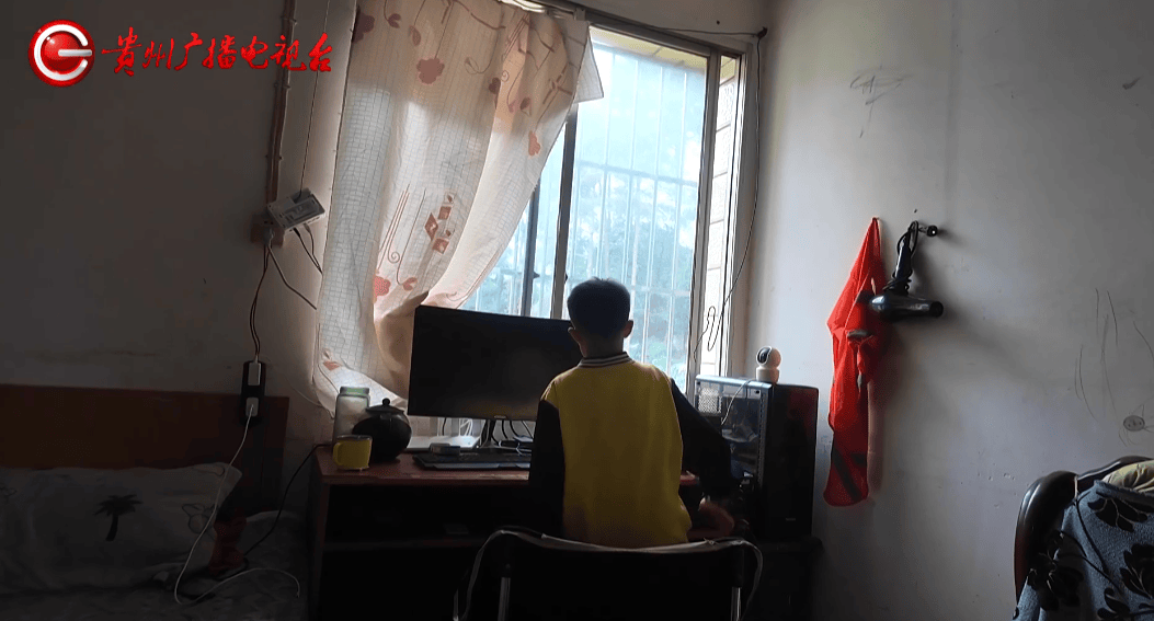 心酸！12岁男孩“独居”贵阳一安置房内<strong></p>
<p>虚拟币提款到银行卡要多久</strong>，父亲回应：迫于无奈，因为……