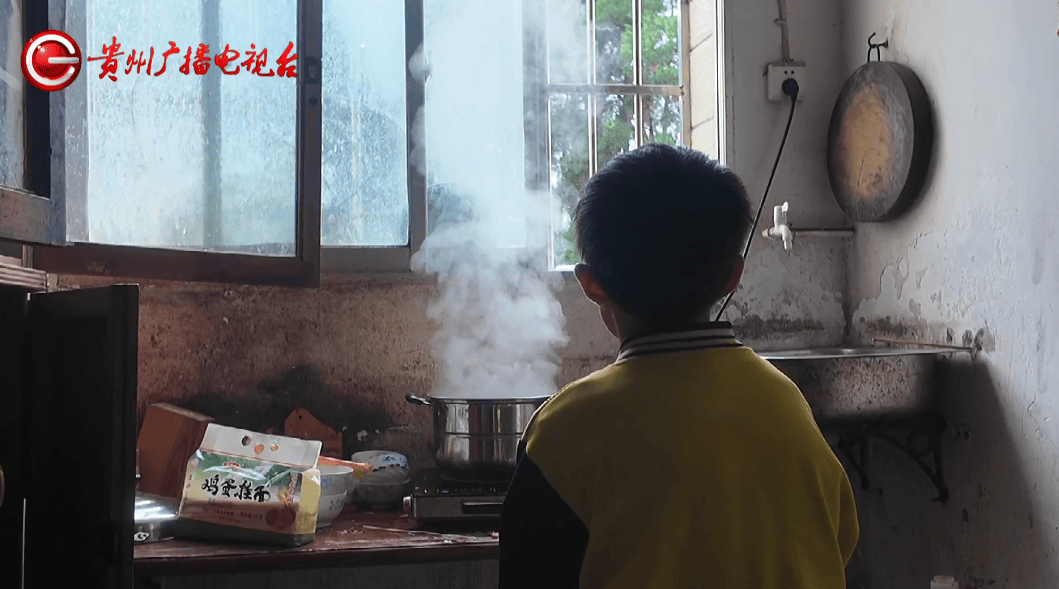 心酸！12岁男孩“独居”贵阳一安置房内<strong></p>
<p>虚拟币提款到银行卡要多久</strong>，父亲回应：迫于无奈，因为……