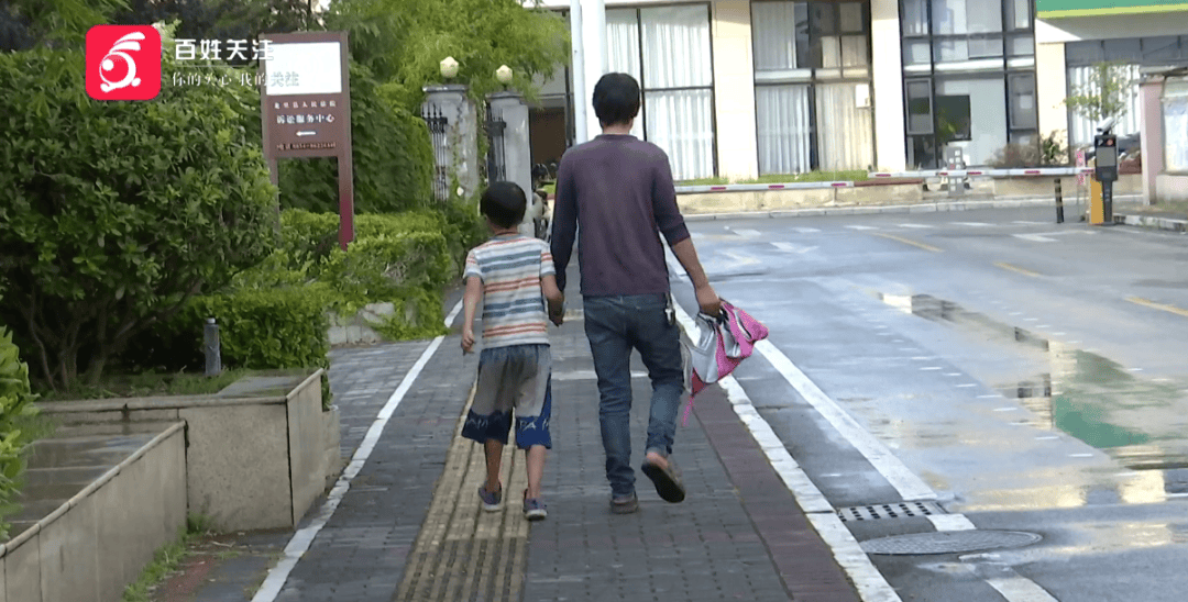 心酸！12岁男孩“独居”贵阳一安置房内<strong></p>
<p>虚拟币提款到银行卡要多久</strong>，父亲回应：迫于无奈，因为……