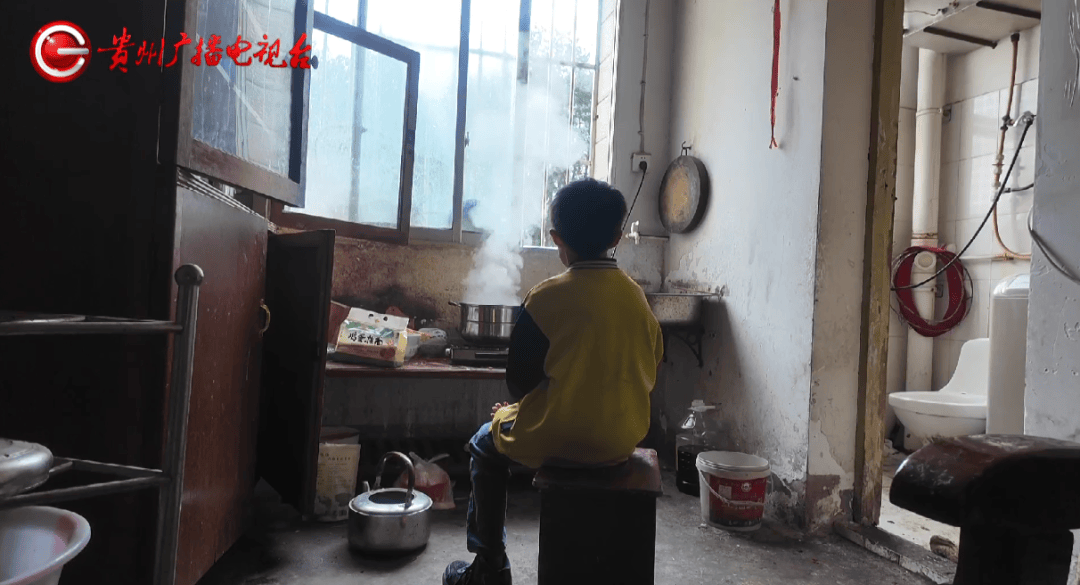 心酸！12岁男孩“独居”贵阳一安置房内<strong></p>
<p>虚拟币提款到银行卡要多久</strong>，父亲回应：迫于无奈，因为……