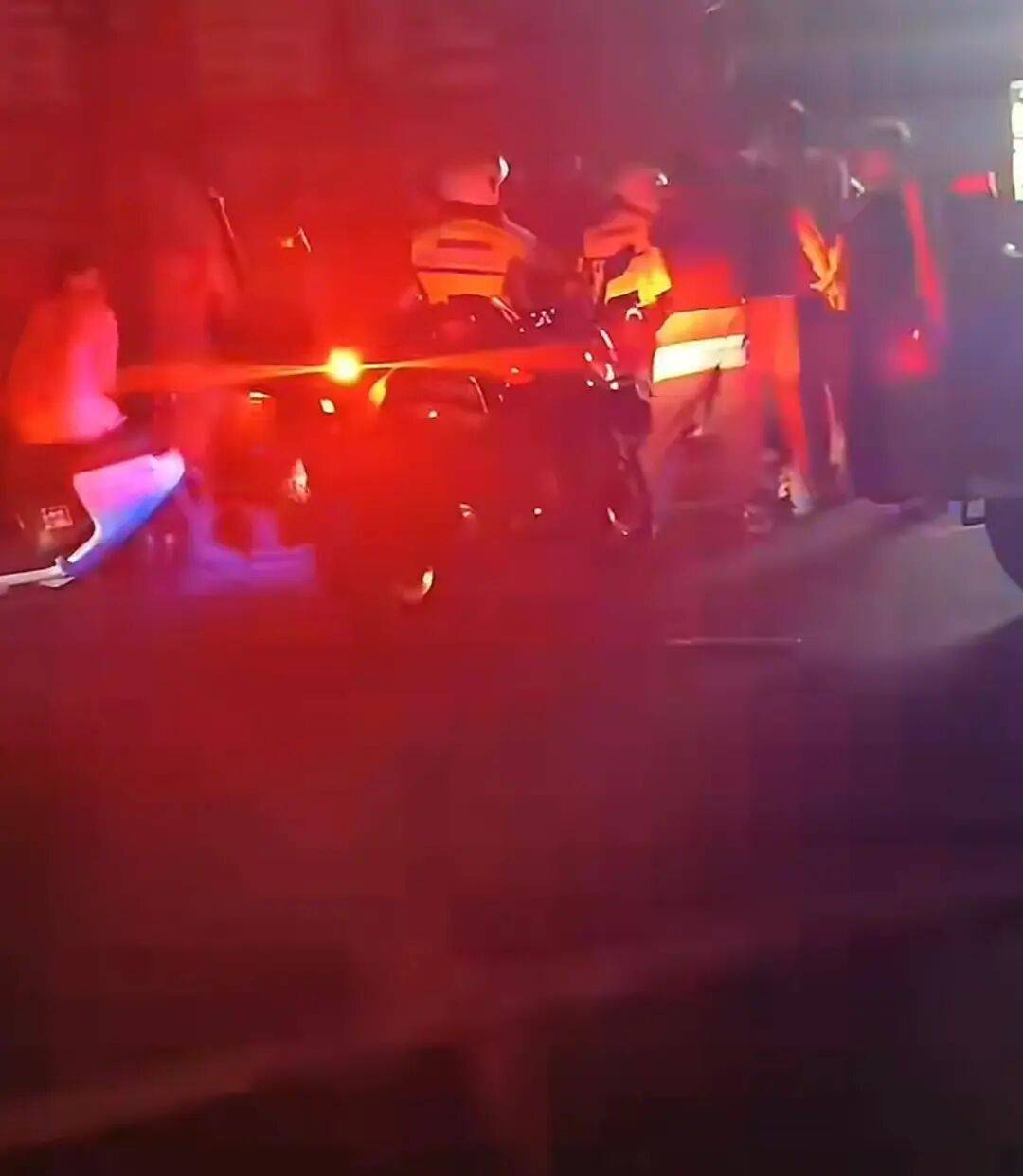 赣州警方通报“一餐饮店深夜多人打架斗殴”：2人酒后与邻桌发生冲突<strong></p>
<p>虚拟币400亿判决</strong>，用酒瓶砸伤对方，并取刀致对方轻伤，涉案人员已被采取强制措施