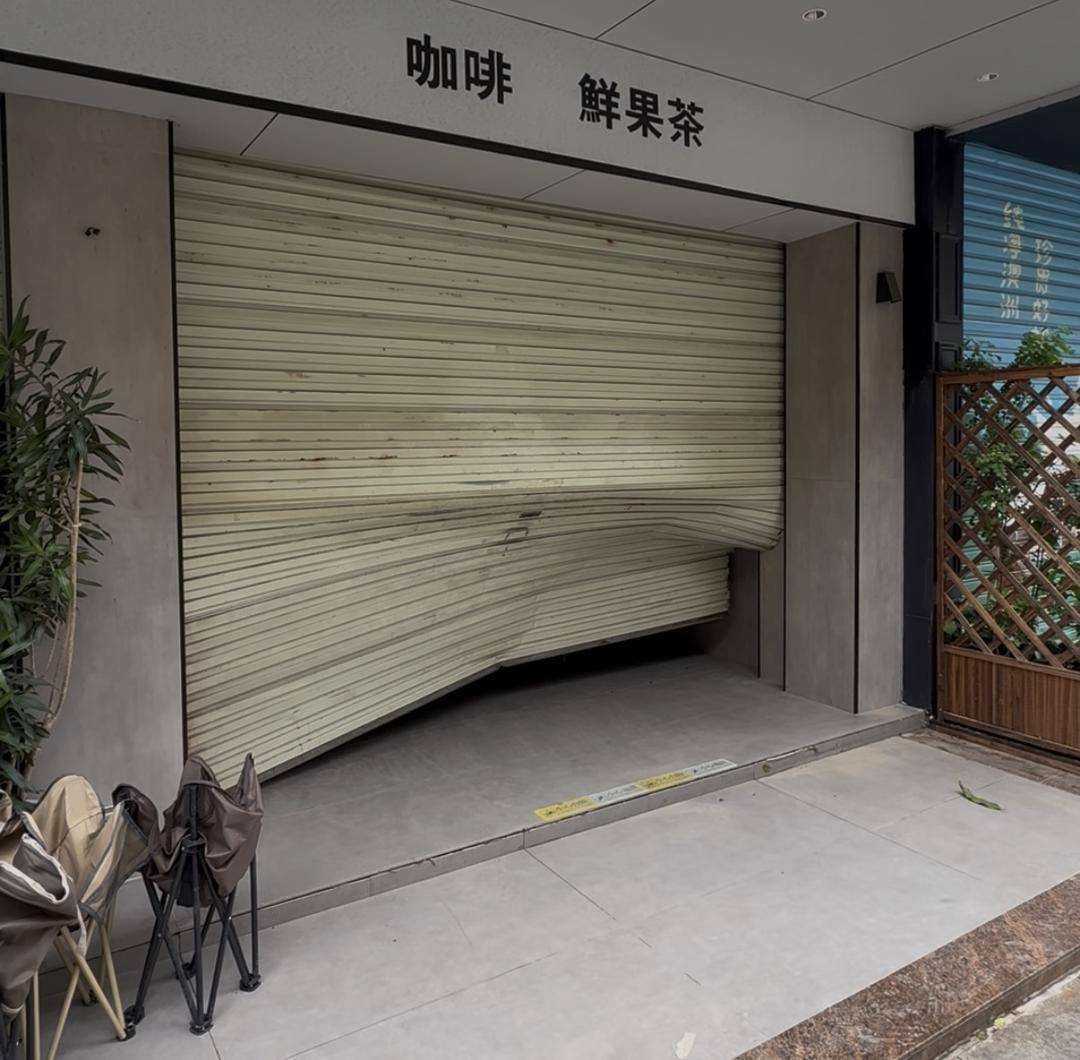 台风天珠海一司机驾越野车造浪冲破多家店玻璃<strong></p>
<p>planb</strong>，警方：行拘10日！
