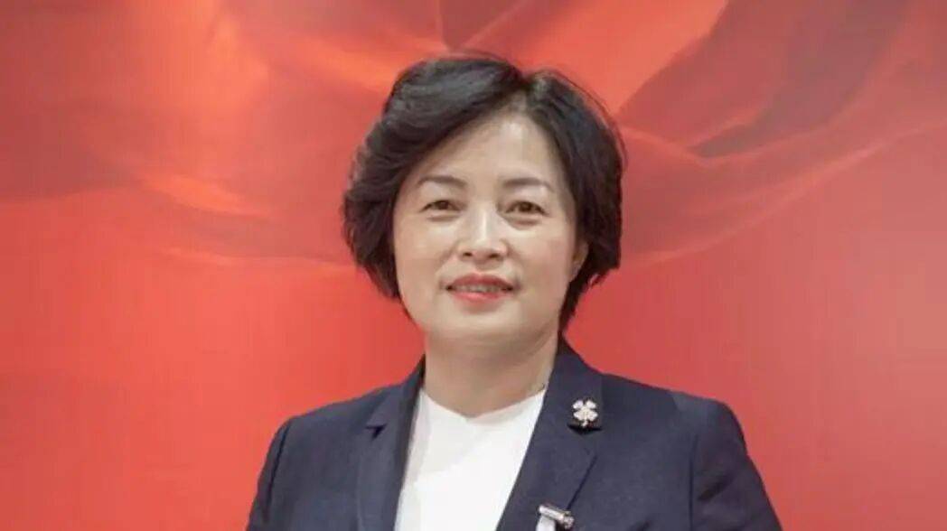 崔国静<strong></p>
<p>虚拟币ghc</strong>，多次收受下属、老板送的现金、消费卡、名牌女包、化妆品、保健品、高档白酒