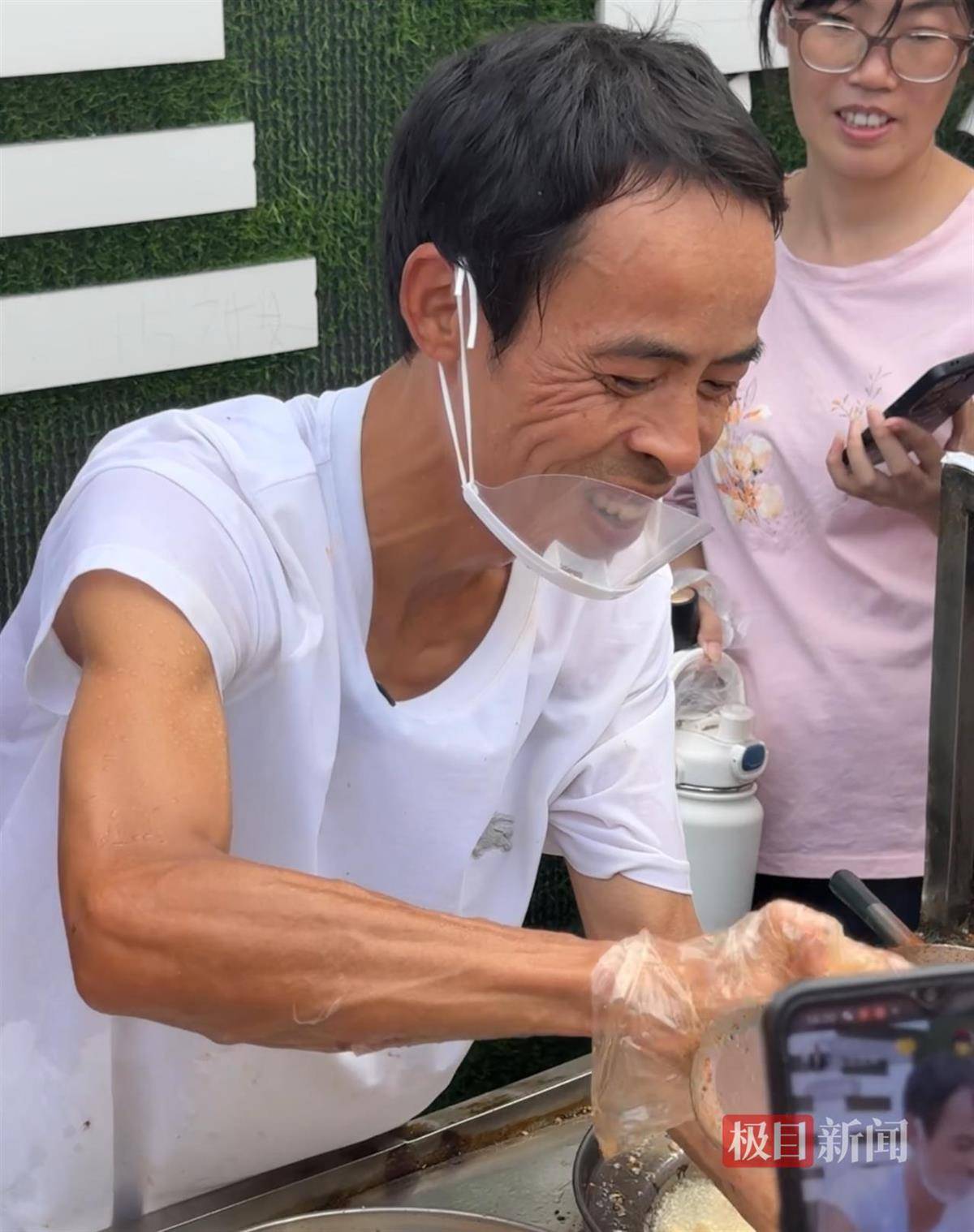 对话鸡排哥李俊永：爆火后每天一二十个镜头对着我<strong></p>
<p>虚拟币比特王</strong>，未来不考虑直播带货，更愿意和顾客待在一起