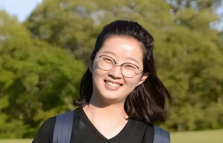 章莹颖男友国庆探望章父并协助直播<strong></p>
<p>虚拟币IDO价格</strong>，网友劝其早点结婚，本人回应