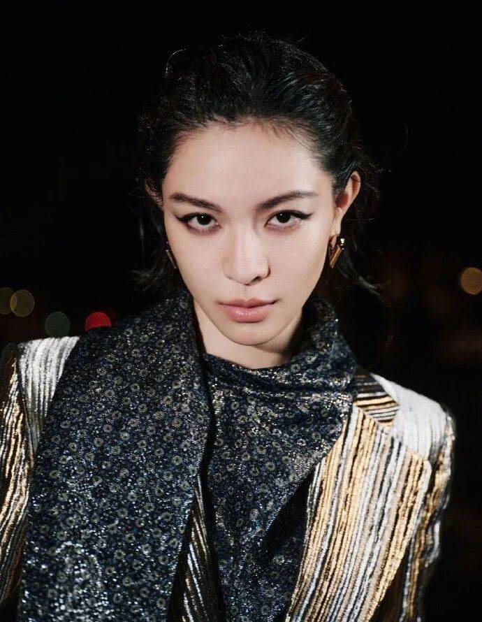 时装周上的女明星<strong></p>
<p>虚拟币鱿鱼币代码</strong>，秋冬氛围感一键封顶！