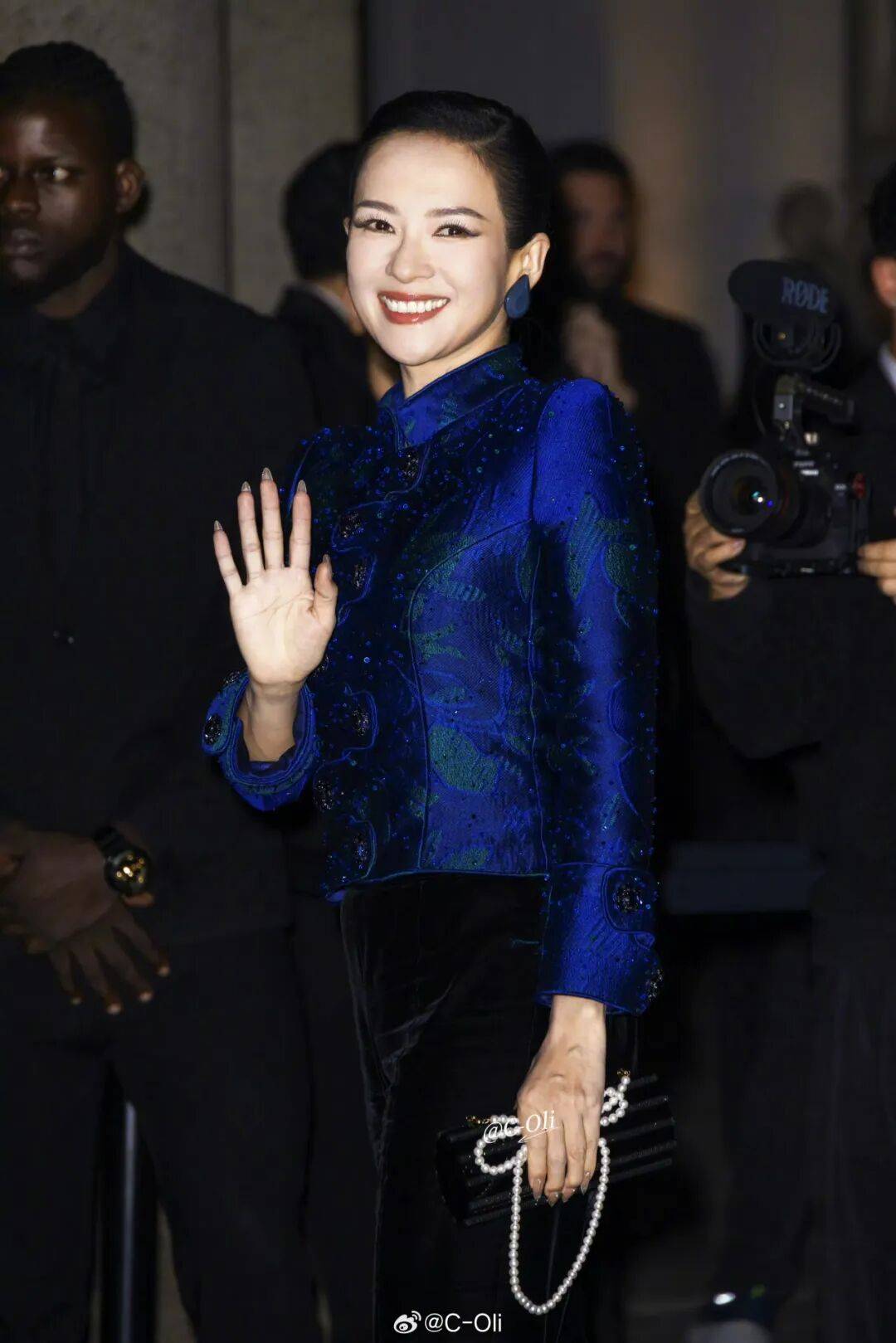 时装周上的女明星<strong></p>
<p>虚拟币鱿鱼币代码</strong>，秋冬氛围感一键封顶！