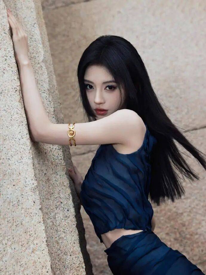 时装周上的女明星<strong></p>
<p>虚拟币鱿鱼币代码</strong>，秋冬氛围感一键封顶！