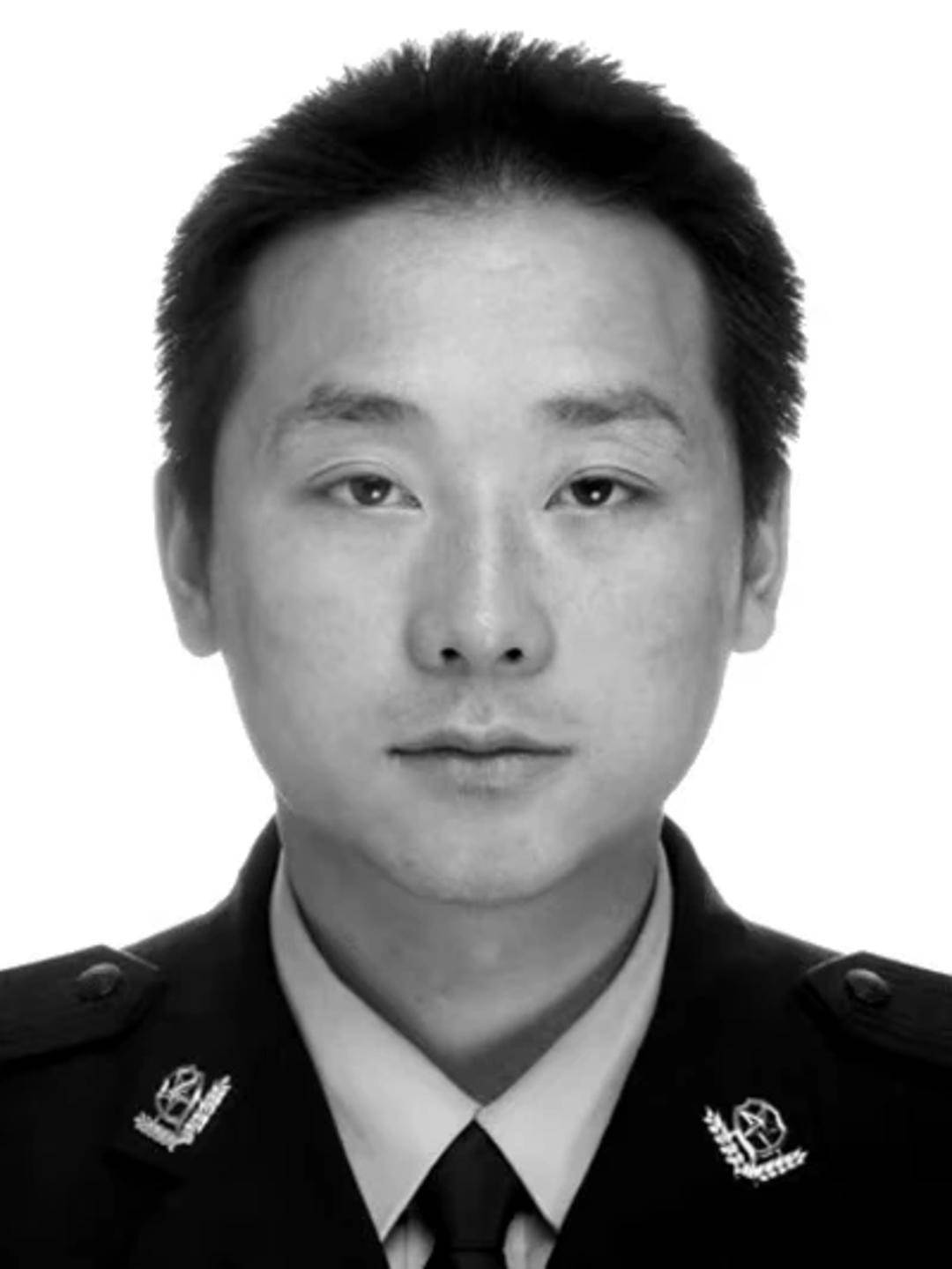 含泪送别！四川屏山县公安局副局长李虎办案途中坠江牺牲：“怕个啥<strong></p>
<p>虚拟币鱿鱼币代码</strong>，干就是！”是他的口头禅