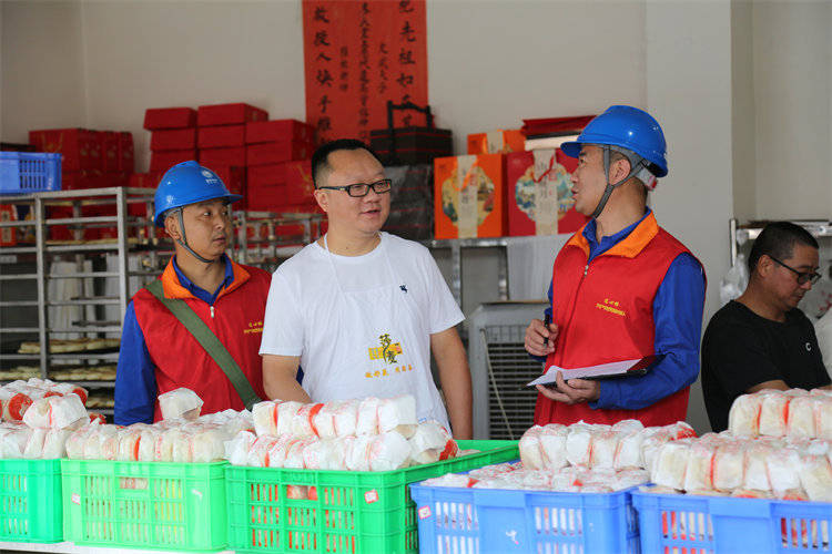 阖家团圆时<strong></p>
<p>金鱼虚拟币</strong>，他们守护蓉城灯火