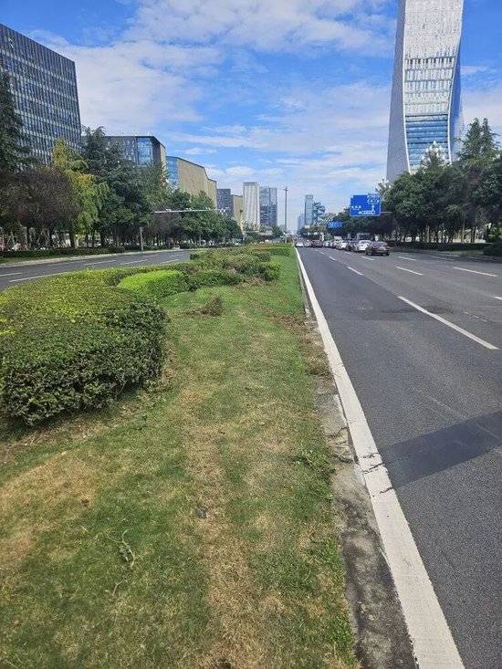 小米汽车失控起火司机遇难<strong></p>
<p>虚拟币EDU最新消息</strong>,目击者称车速150km/h,实探事故地:燃烧留下的印记仍在