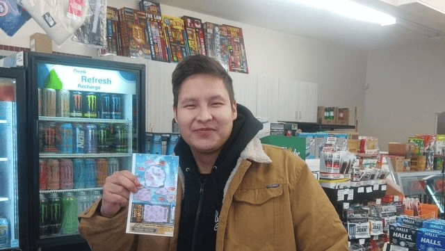 加拿大一男子中了100万美元后失踪，家人发现他的车内有血迹