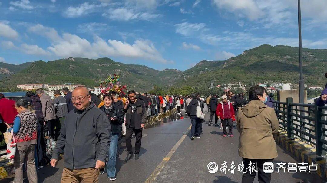 “鱼多得数不过来<strong></p>
<p>虚拟币飞机群</strong>,一网子下去能捞好几条”济南锦绣川水库开闸放水,大量鲢鱼被冲出,工作人员:禁止捕捞!