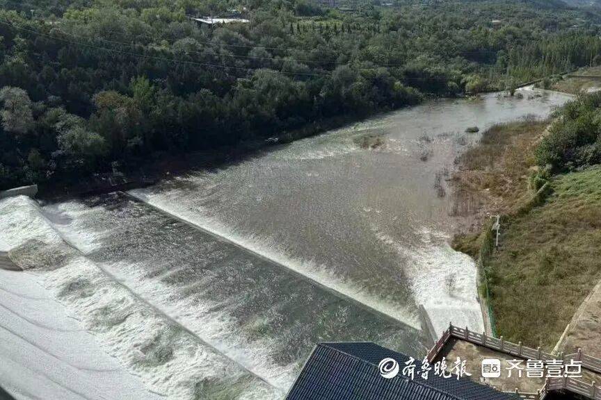 “鱼多得数不过来<strong></p>
<p>虚拟币飞机群</strong>,一网子下去能捞好几条”济南锦绣川水库开闸放水,大量鲢鱼被冲出,工作人员:禁止捕捞!