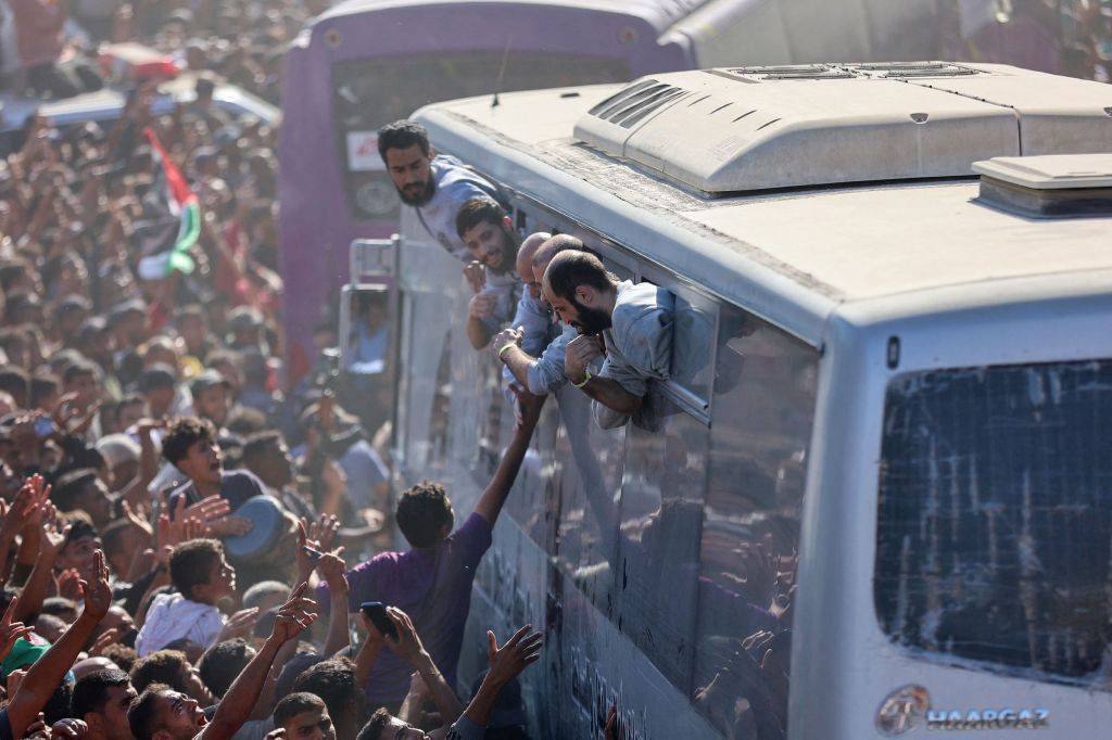 圆桌|美以宣布“加沙战争”结束<strong></p>
<p>虚拟币飞机群</strong>,模糊的协议承载不了巴以和平