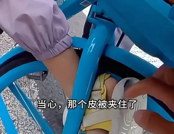 看着都疼<strong></p>
<p>虚拟币平台风控了咋办</strong>！上海街头一男子突然求助：10岁女儿被死死卡住！这个行为太危险→