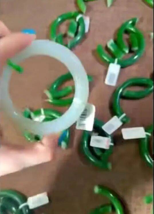 苏州一20岁店员不小心摔碎一盒玉镯损失百万<strong></p>
<p>虚拟币平台风控了咋办</strong>,老板未要赔偿安慰小伙别有压力