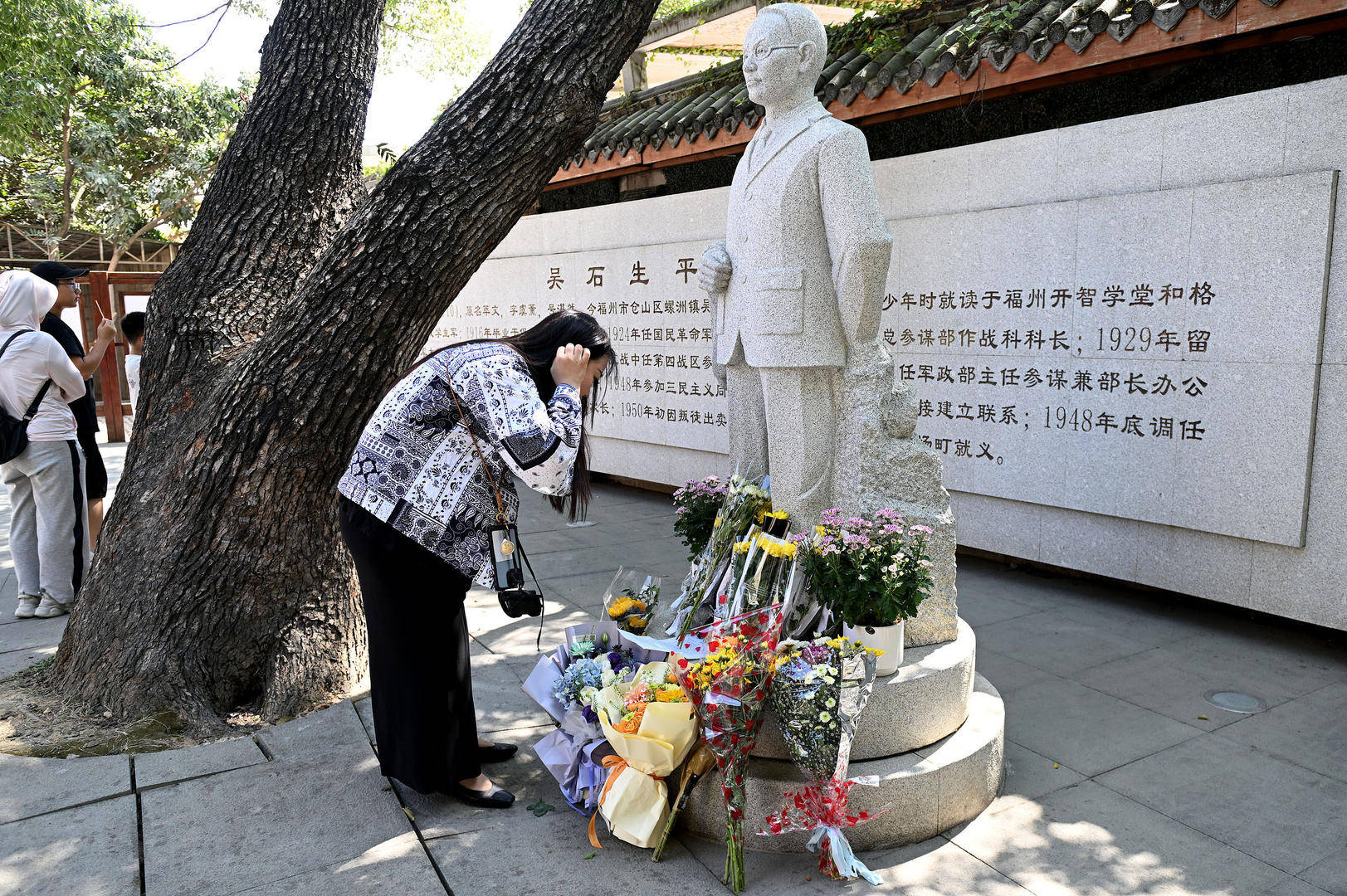 《沉默的荣耀》联合出品人:<strong></p>
<p>虚拟币数量扩容20000倍</strong>我们最终选择向真实深深鞠躬