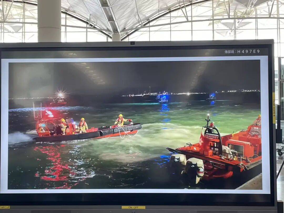 机身断成两截<strong></p>
<p>虚拟币数量扩容20000倍</strong>，2名遇难者在海下约7米处被找到，巡逻车在飞机跑道外被撞进海里，香港机场飞机坠海事故更多细节披露