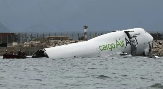 机身断成两截<strong></p>
<p>虚拟币数量扩容20000倍</strong>，2名遇难者在海下约7米处被找到，巡逻车在飞机跑道外被撞进海里，香港机场飞机坠海事故更多细节披露