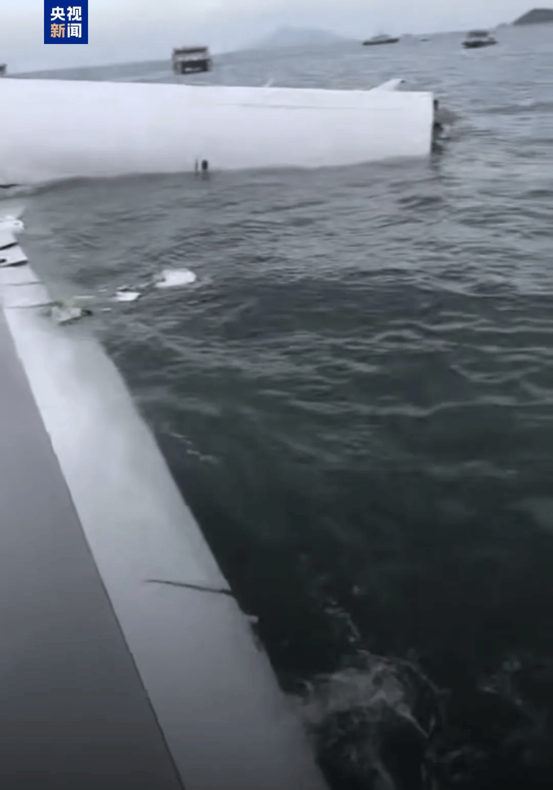 机身断成两截<strong></p>
<p>虚拟币数量扩容20000倍</strong>，2名遇难者在海下约7米处被找到，巡逻车在飞机跑道外被撞进海里，香港机场飞机坠海事故更多细节披露