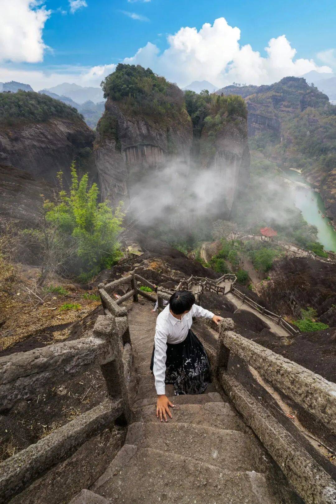 为什么年轻人迷上了爬山？ | 秋高气爽<strong></p>
<p>虚拟币magic</strong>，是时候出发了→