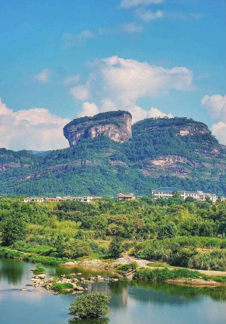 为什么年轻人迷上了爬山？ | 秋高气爽<strong></p>
<p>虚拟币magic</strong>，是时候出发了→