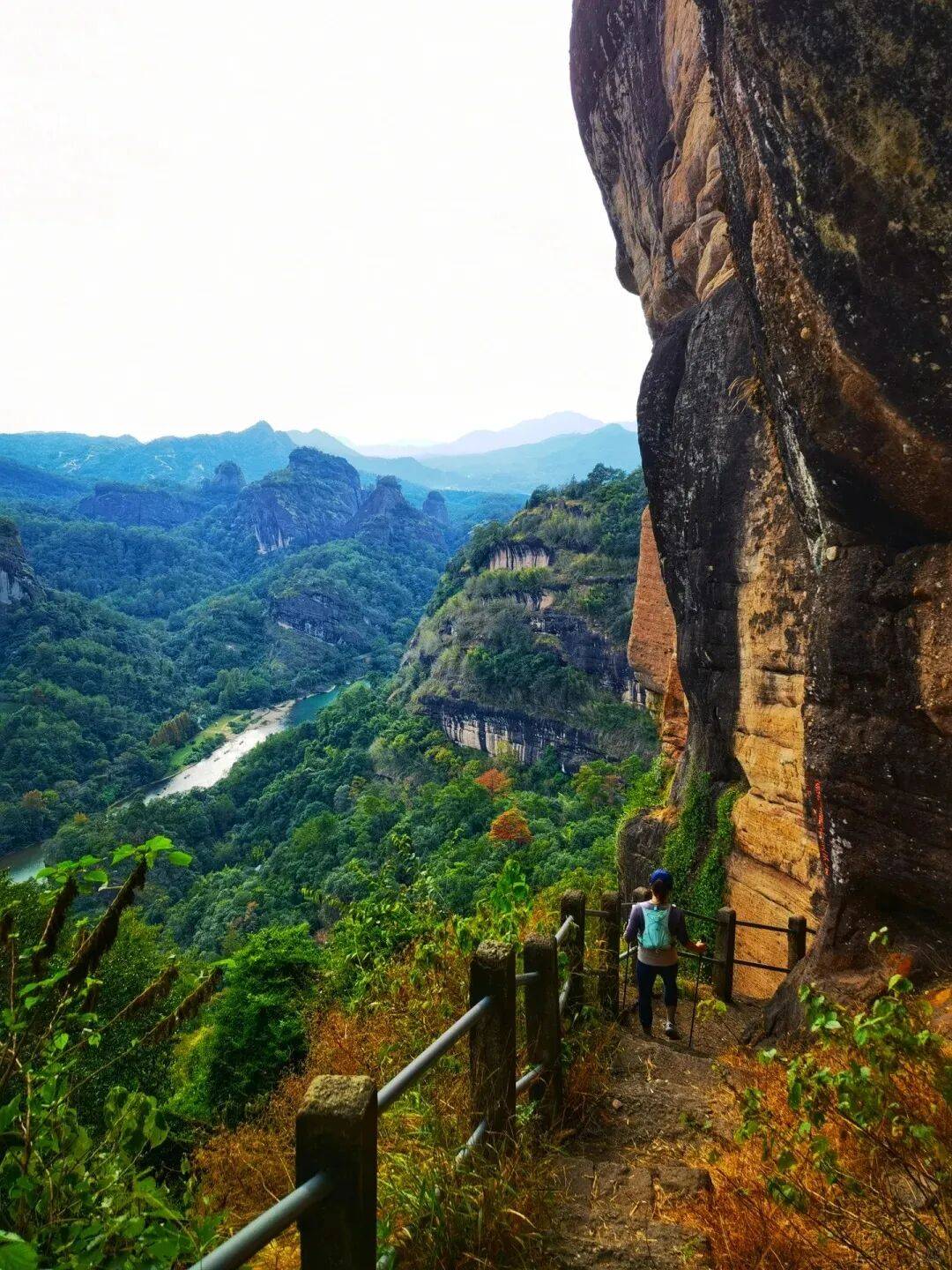 为什么年轻人迷上了爬山？ | 秋高气爽<strong></p>
<p>虚拟币magic</strong>，是时候出发了→