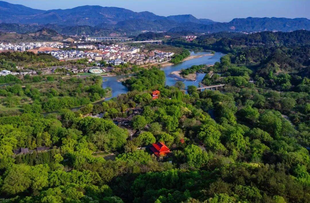 为什么年轻人迷上了爬山？ | 秋高气爽<strong></p>
<p>虚拟币magic</strong>，是时候出发了→