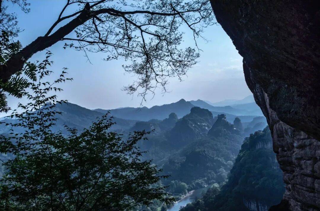 为什么年轻人迷上了爬山？ | 秋高气爽<strong></p>
<p>虚拟币magic</strong>，是时候出发了→