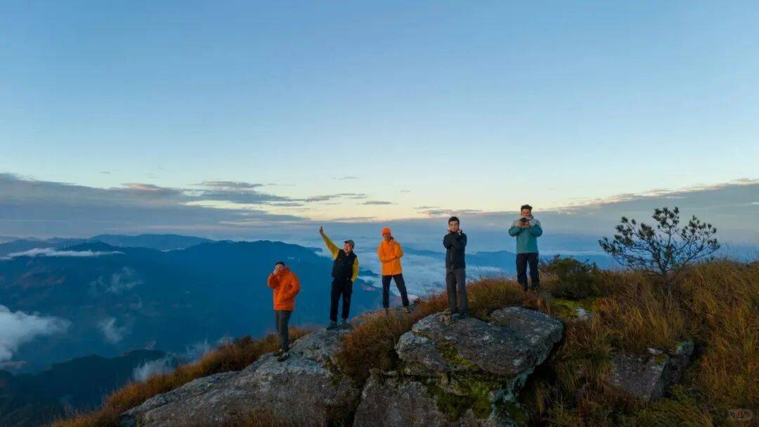为什么年轻人迷上了爬山？ | 秋高气爽<strong></p>
<p>虚拟币magic</strong>，是时候出发了→