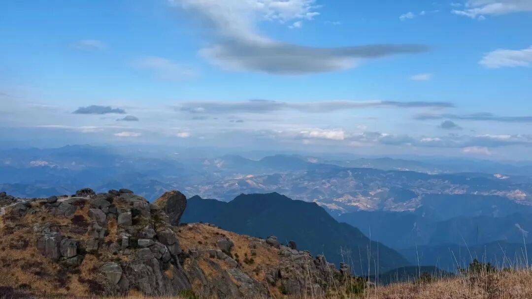 为什么年轻人迷上了爬山？ | 秋高气爽<strong></p>
<p>虚拟币magic</strong>，是时候出发了→