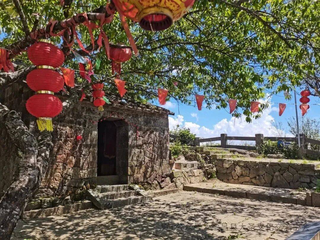 为什么年轻人迷上了爬山？ | 秋高气爽<strong></p>
<p>虚拟币magic</strong>，是时候出发了→