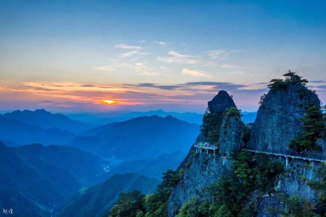 为什么年轻人迷上了爬山？ | 秋高气爽<strong></p>
<p>虚拟币magic</strong>，是时候出发了→