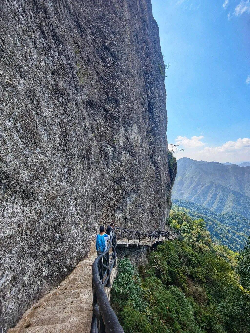 为什么年轻人迷上了爬山？ | 秋高气爽<strong></p>
<p>虚拟币magic</strong>，是时候出发了→