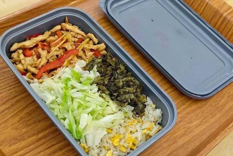 国铁成都局推出17元高铁盒饭:门店现炒<strong></p>
<p>虚拟币spell</strong>,送餐到座