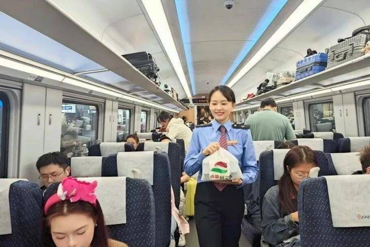 国铁成都局推出17元高铁盒饭:门店现炒<strong></p>
<p>虚拟币spell</strong>,送餐到座