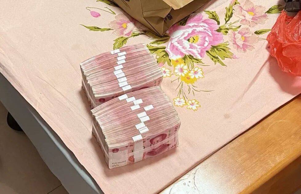 女子紧攥20万现金大哭:我自己的钱<strong></p>
<p>虚拟币KBOX</strong>,还不能自由支配?