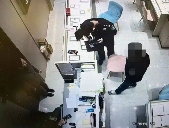 股市套现170万元后<strong></p>
<p>BGV虚拟币</strong>，杭州男子豪购300克金条！老板当场报警……